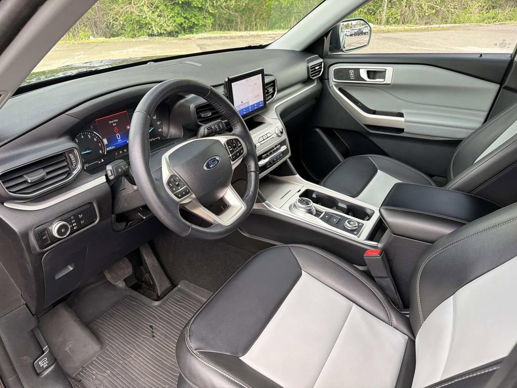 Used 2023 Ford Explorer XLT w/ Equipment Group 202A image 21