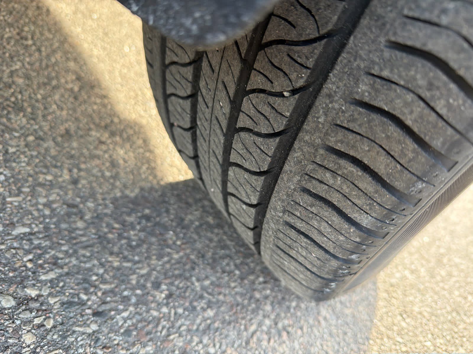 Used 2023 Volvo XC40 Recharge Plus w/ Protection Package Premier image 12