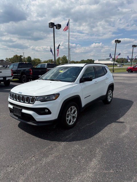 Used 2024 Jeep Compass Latitude AWD/4WD image 29