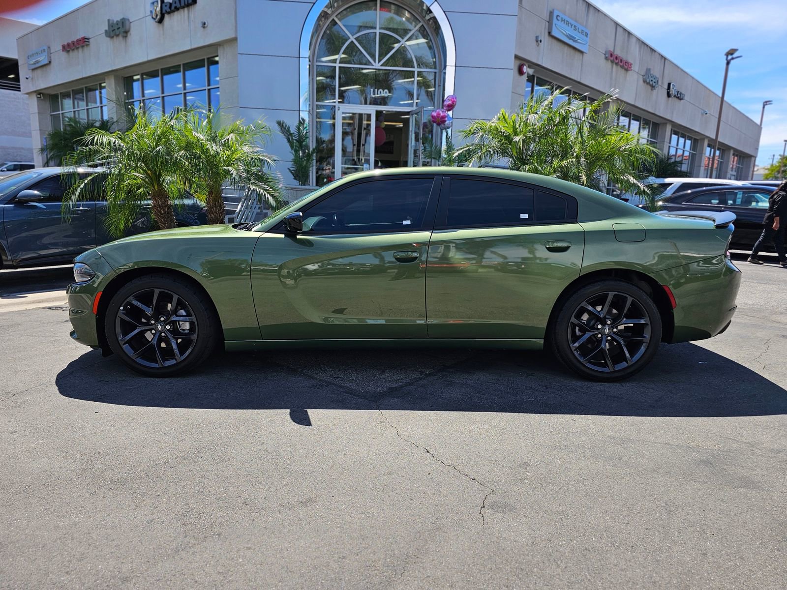 Used 2022 Dodge Charger SXT w/ Blacktop Package image 4