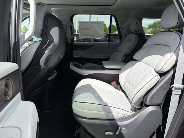 New 2026 Lincoln Navigator L Black Label AWD/4WD image 16