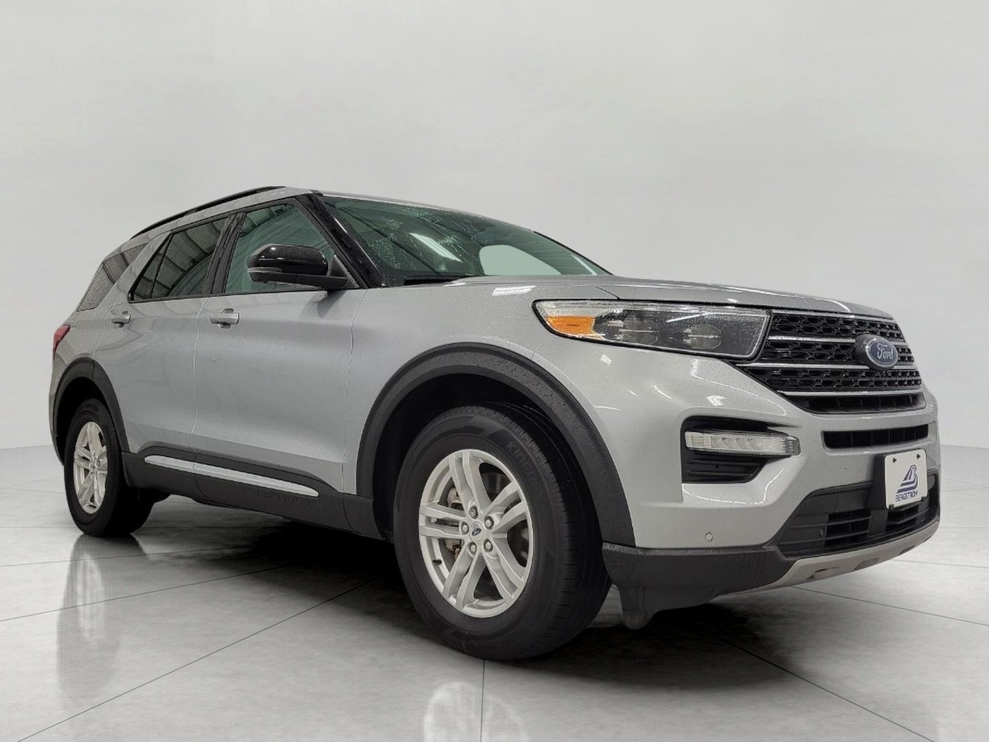 Used 2023 Ford Explorer XLT w/ Equipment Group 202A AWD/4WD image 32