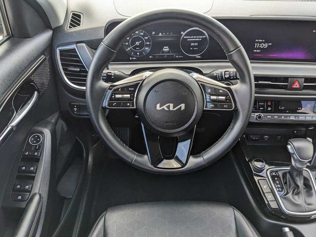 Certified 2025 Kia Seltos EX image 15