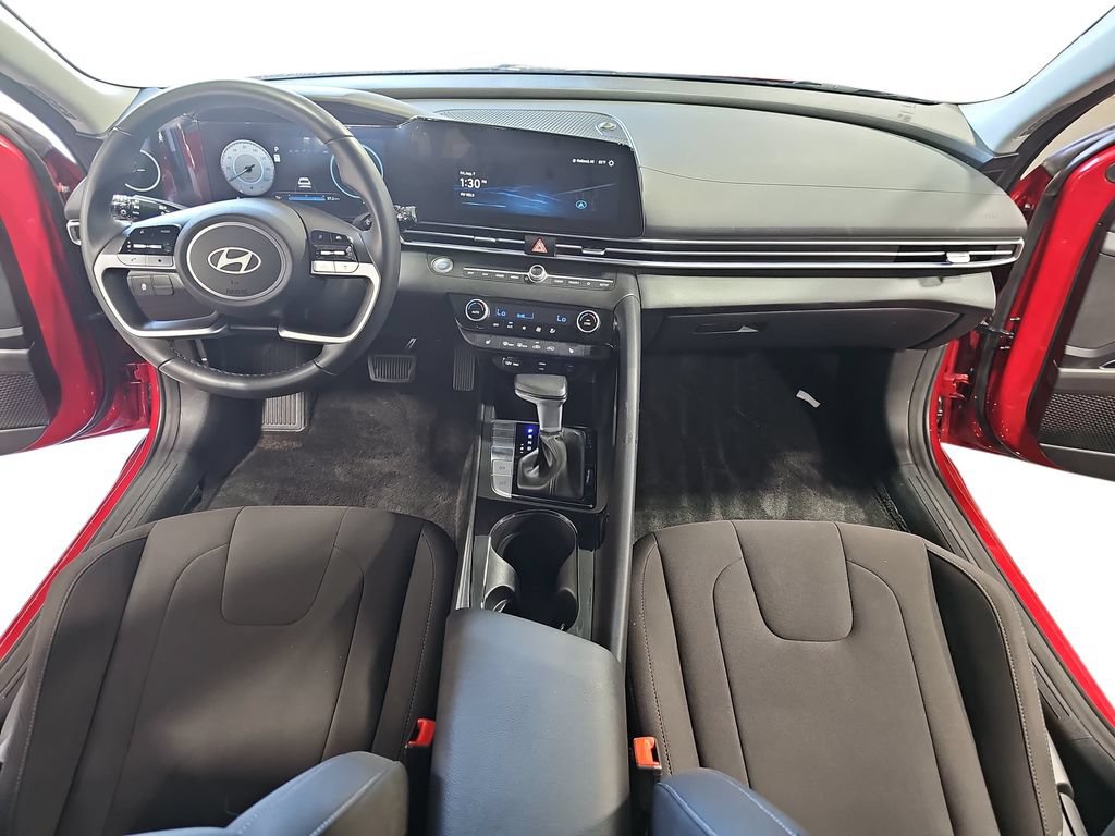 Certified 2025 Hyundai Elantra SEL FWD image 15