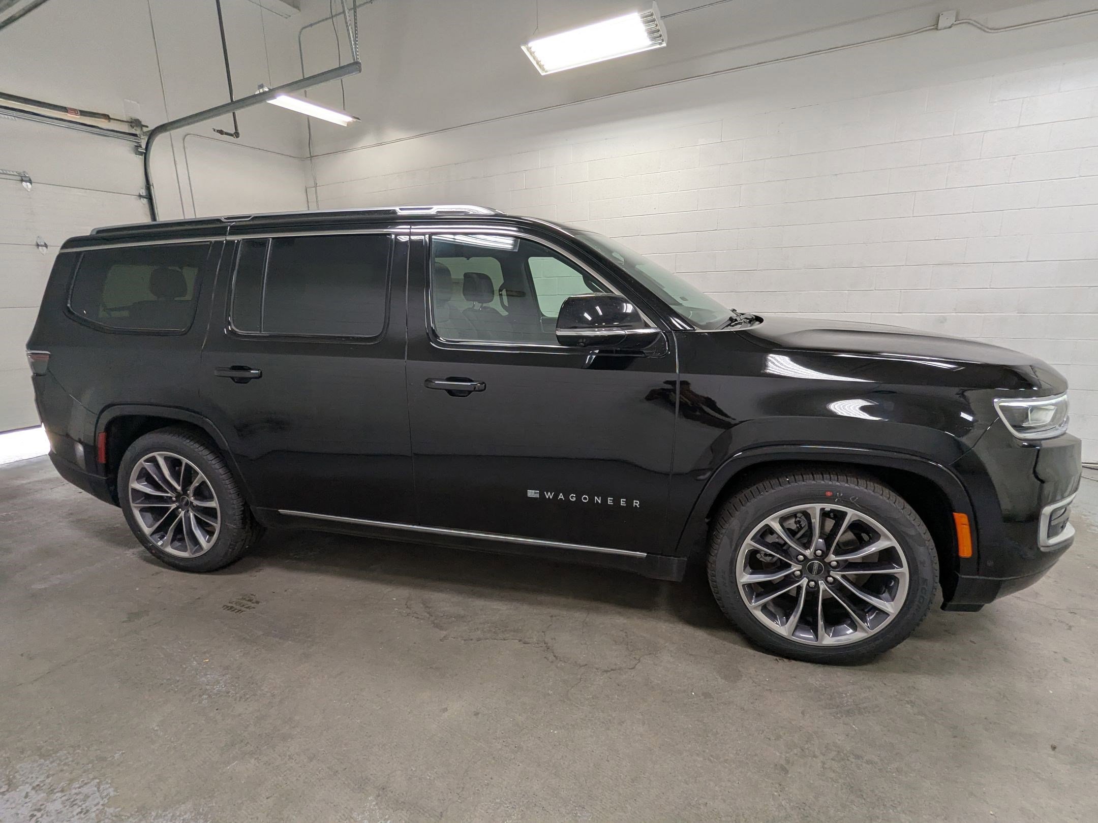 New 2025 Jeep Wagoneer Series III w/ Premium Group I image 2