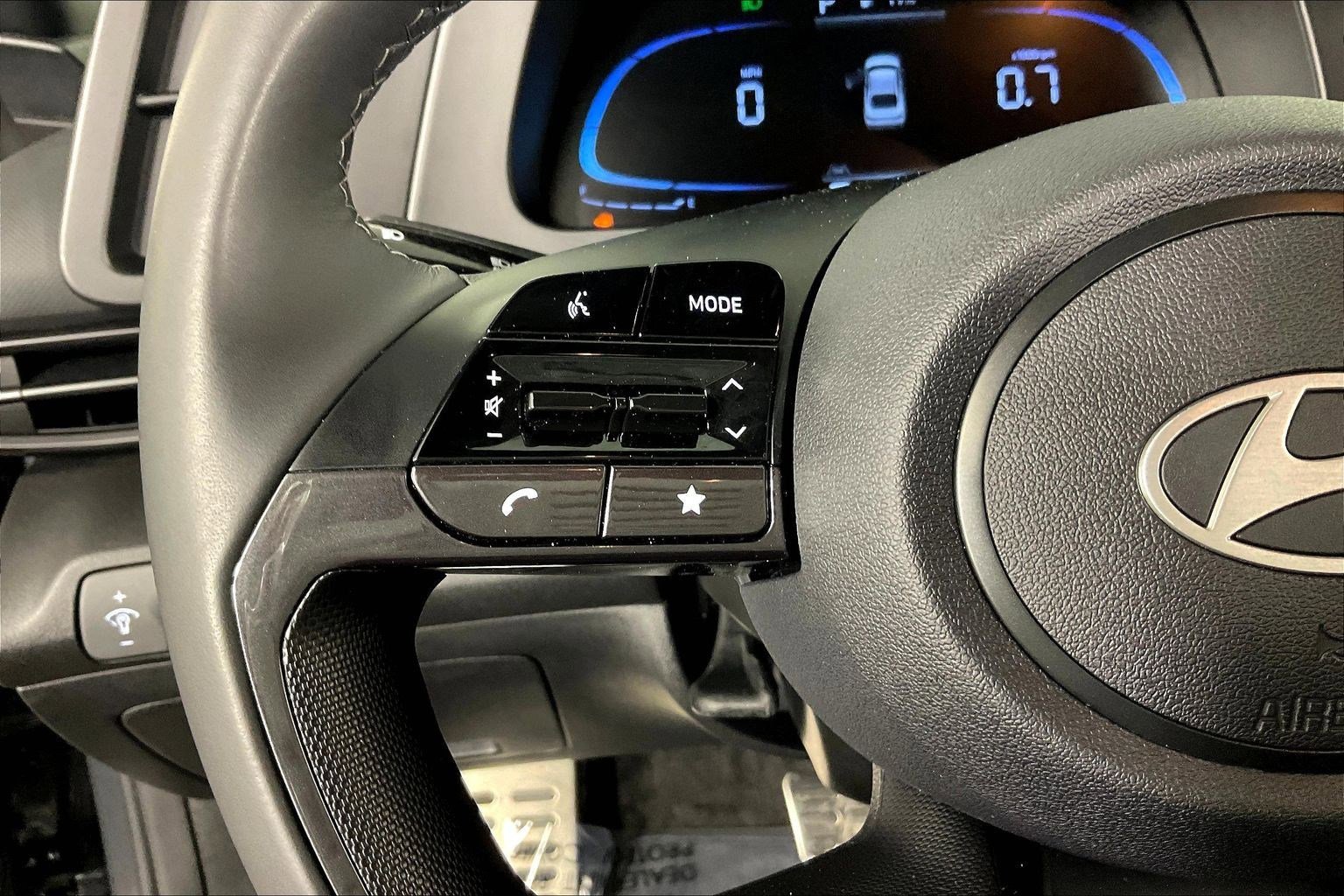 Certified 2025 Hyundai Elantra Sport image 11