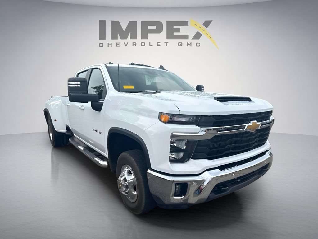 Used 2026 Chevrolet Silverado 3500 LT w/ Safety Package AWD/4WD image 5