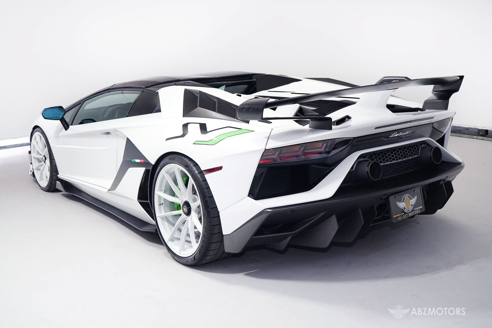 Used 2021 Lamborghini Aventador SVJ AWD/4WD image 7