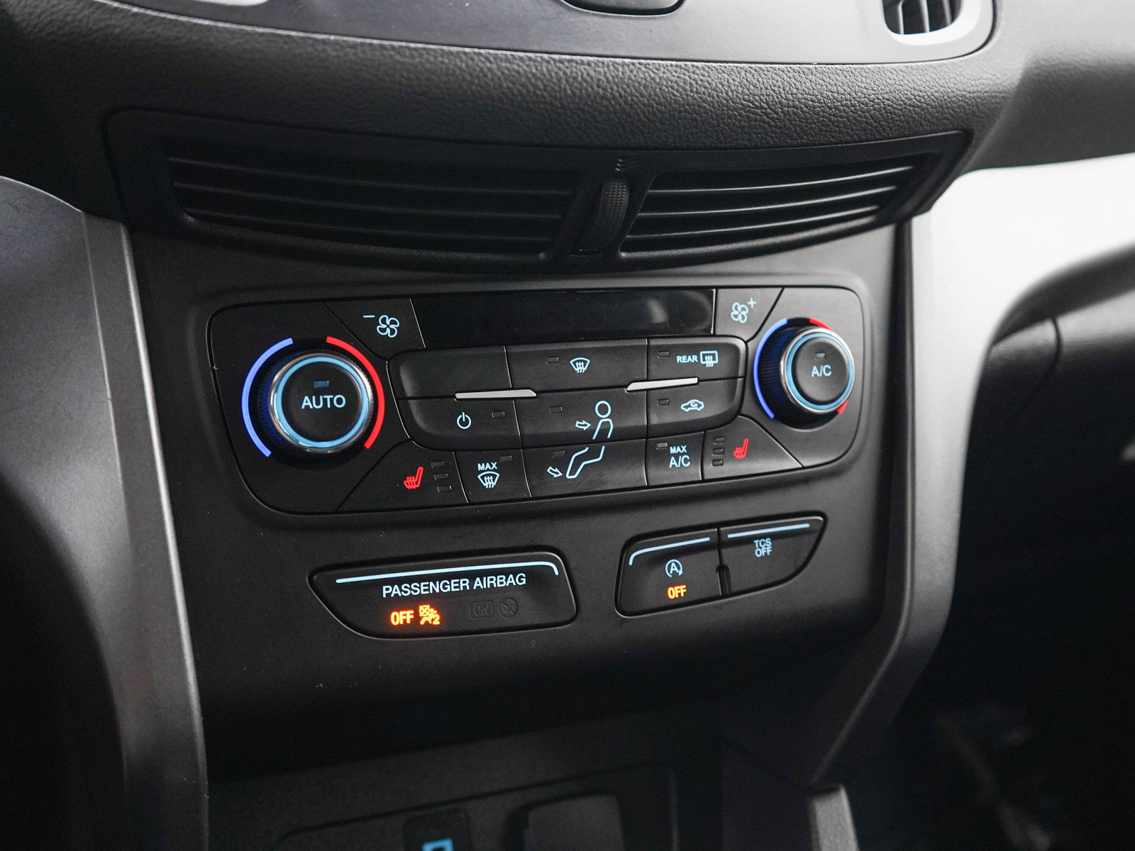 Used 2017 Ford Escape SE w/ SE Cold Weather Package FWD image 22