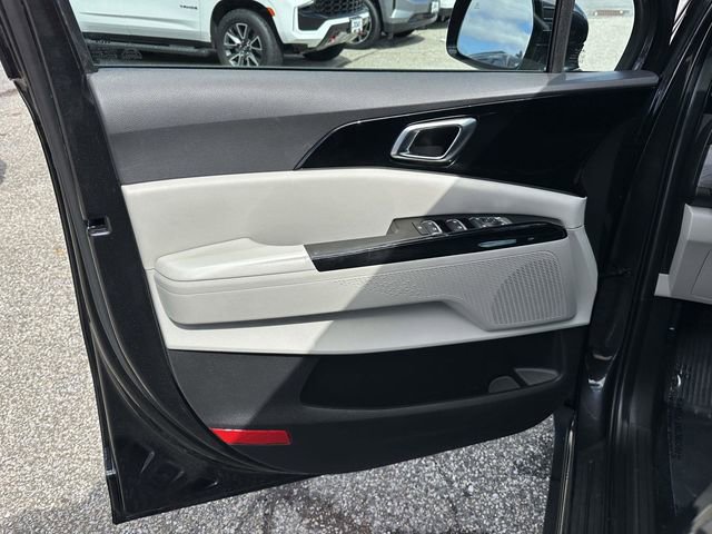 Used 2024 Kia Carnival EX image 15