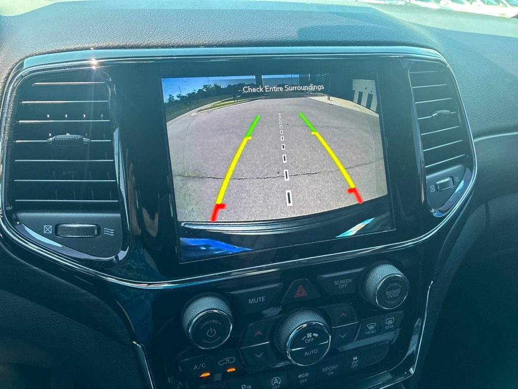 Used 2020 Jeep Grand Cherokee Altitude AWD/4WD image 9