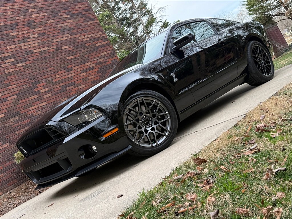 Used 2013 Ford Mustang Shelby GT500 RWD image 3