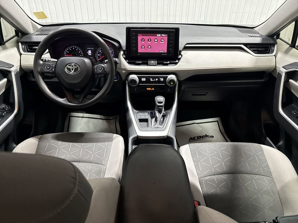 Used 2020 Toyota RAV4 XLE image 21