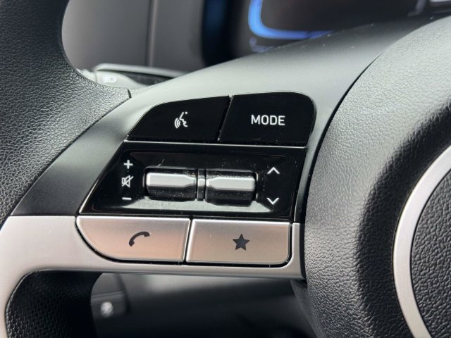 Used 2025 Hyundai Elantra SE FWD image 17