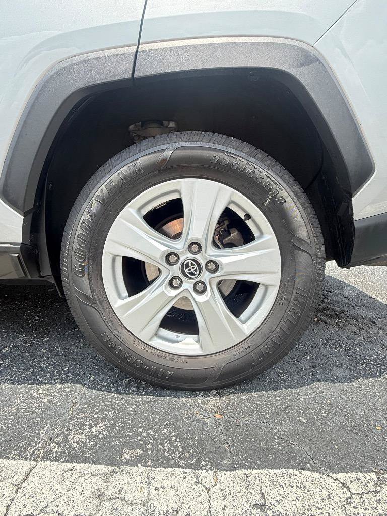 Used 2020 Toyota RAV4 XLE FWD image 18