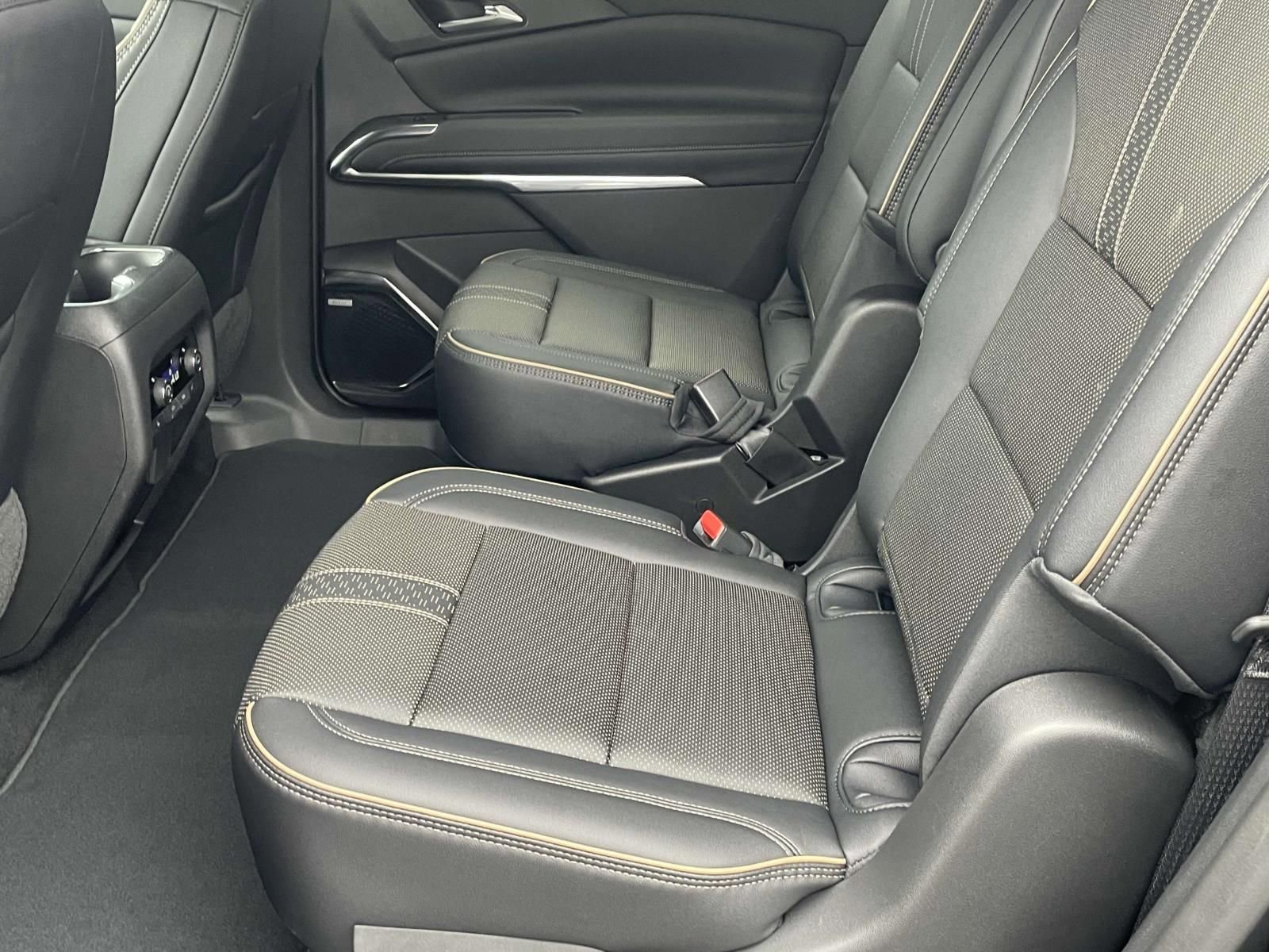 New 2026 Chevrolet Traverse High Country image 8