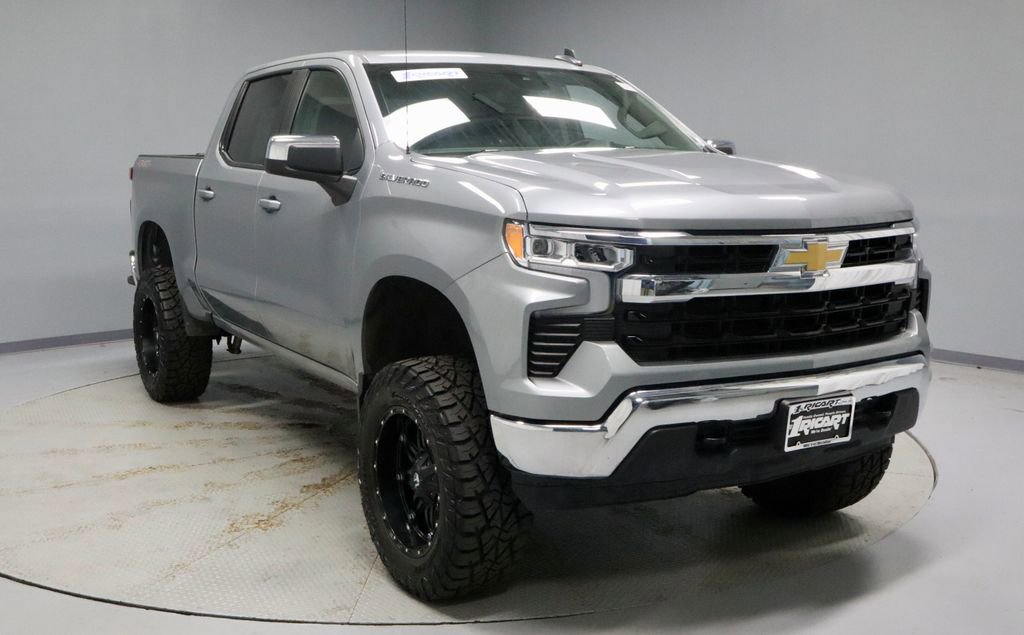 Used 2025 Chevrolet Silverado 1500 LT AWD/4WD image 1