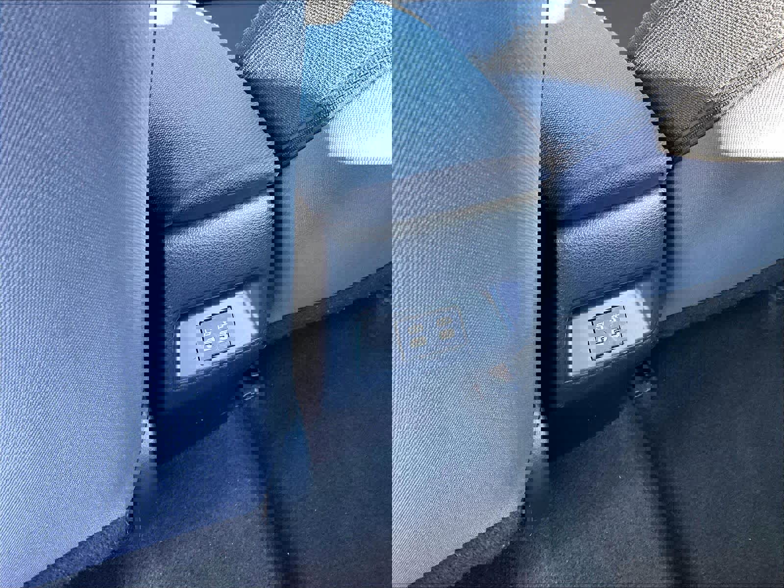 Used 2023 Toyota Corolla LE image 28