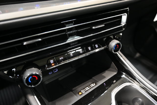 New 2027 Chevrolet Traverse LT w/ LPO, Floor Liner Package FWD image 18