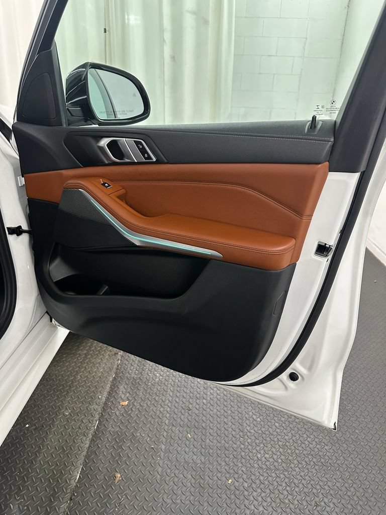 Used 2022 BMW X5 xDrive40i w/ M Sport Package AWD/4WD image 30