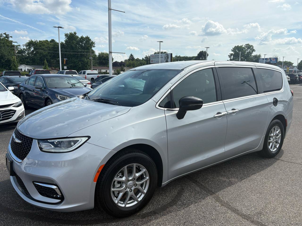 Used 2026 Chrysler Pacifica Select FWD image 7