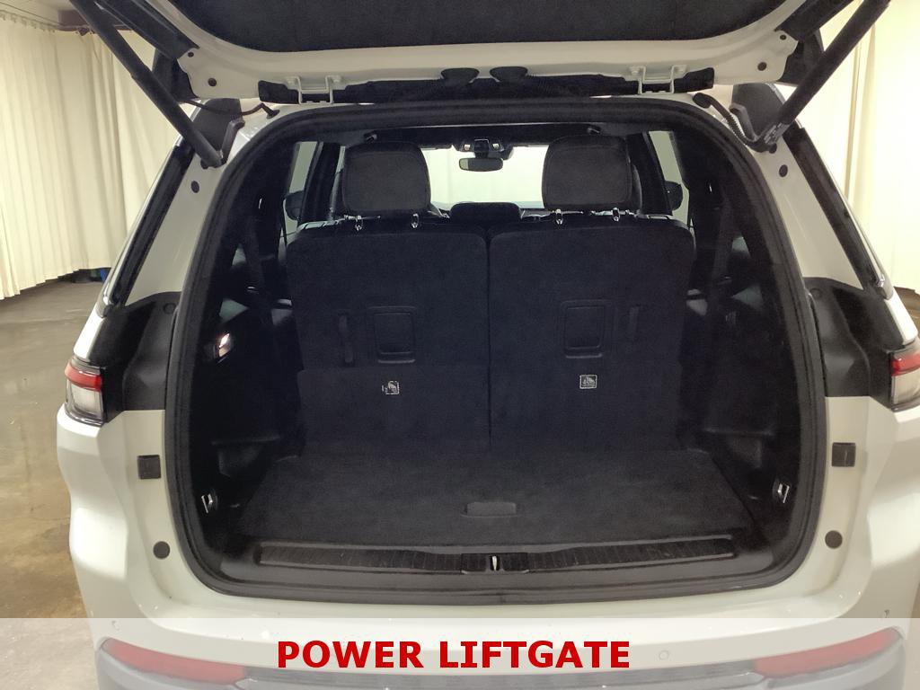 Used 2024 Jeep Grand Cherokee L Laredo image 11