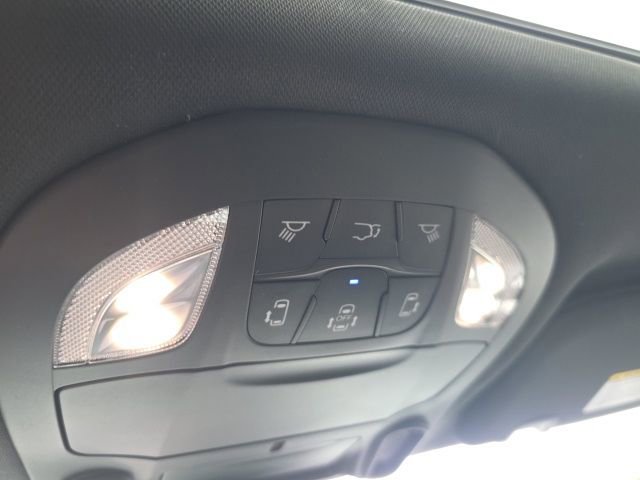 Used 2026 Chrysler Pacifica Premium image 31