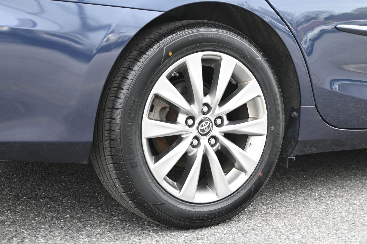 Used 2017 Toyota Camry XLE w/ Moonroof Package image 35