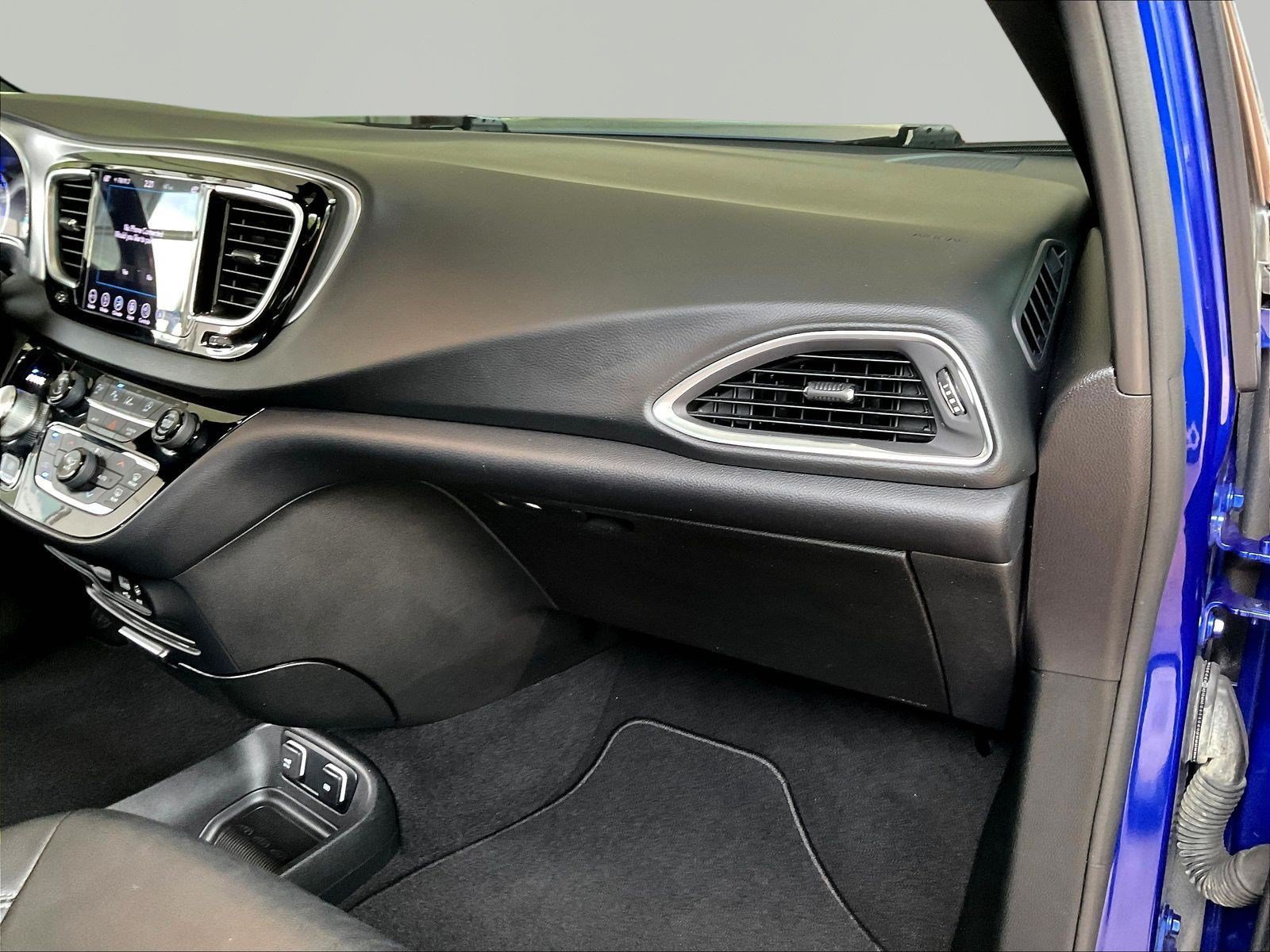 Used 2019 Chrysler Pacifica Touring-L w/ Advanced Safetytec Group FWD image 25