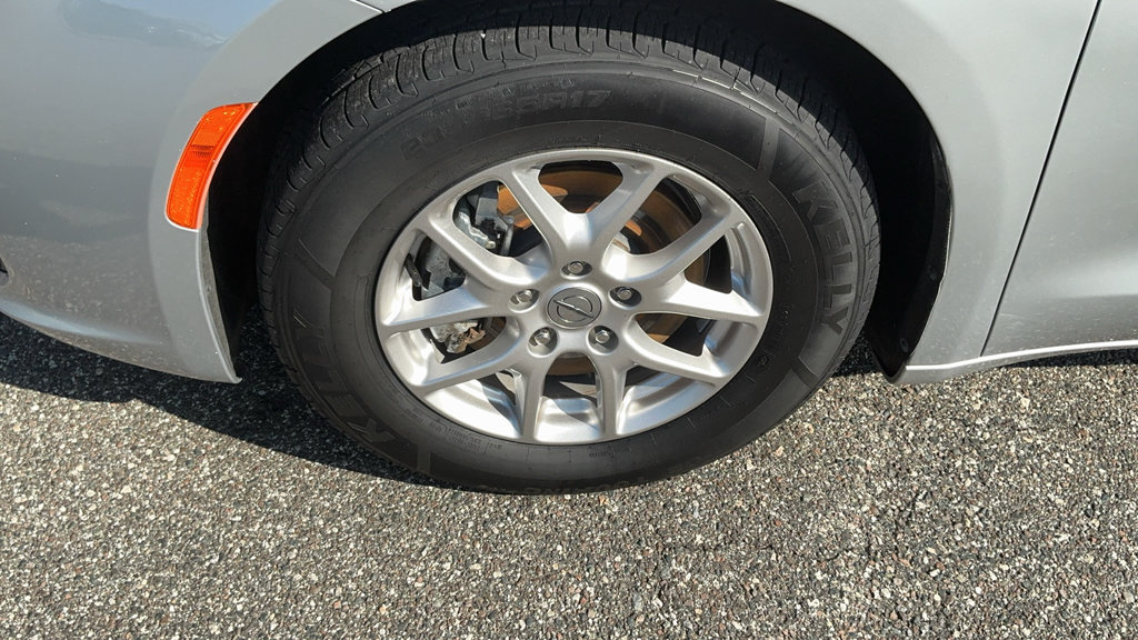 Used 2024 Chrysler Pacifica Touring-L FWD image 9