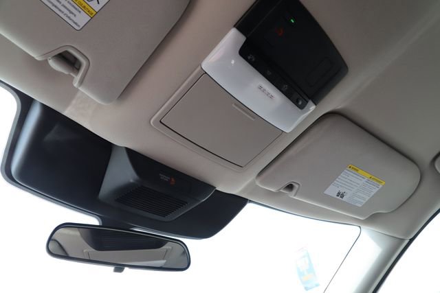 Used 2025 Nissan Pathfinder SV AWD/4WD image 38
