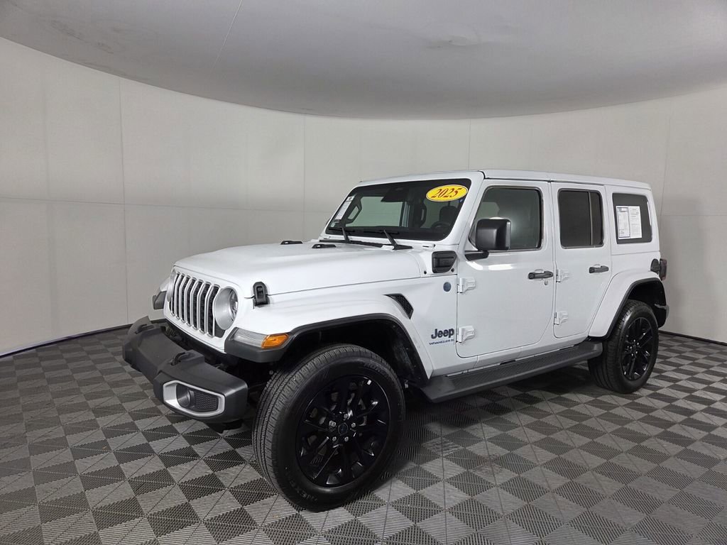 Certified 2025 Jeep Wrangler Sahara image 9