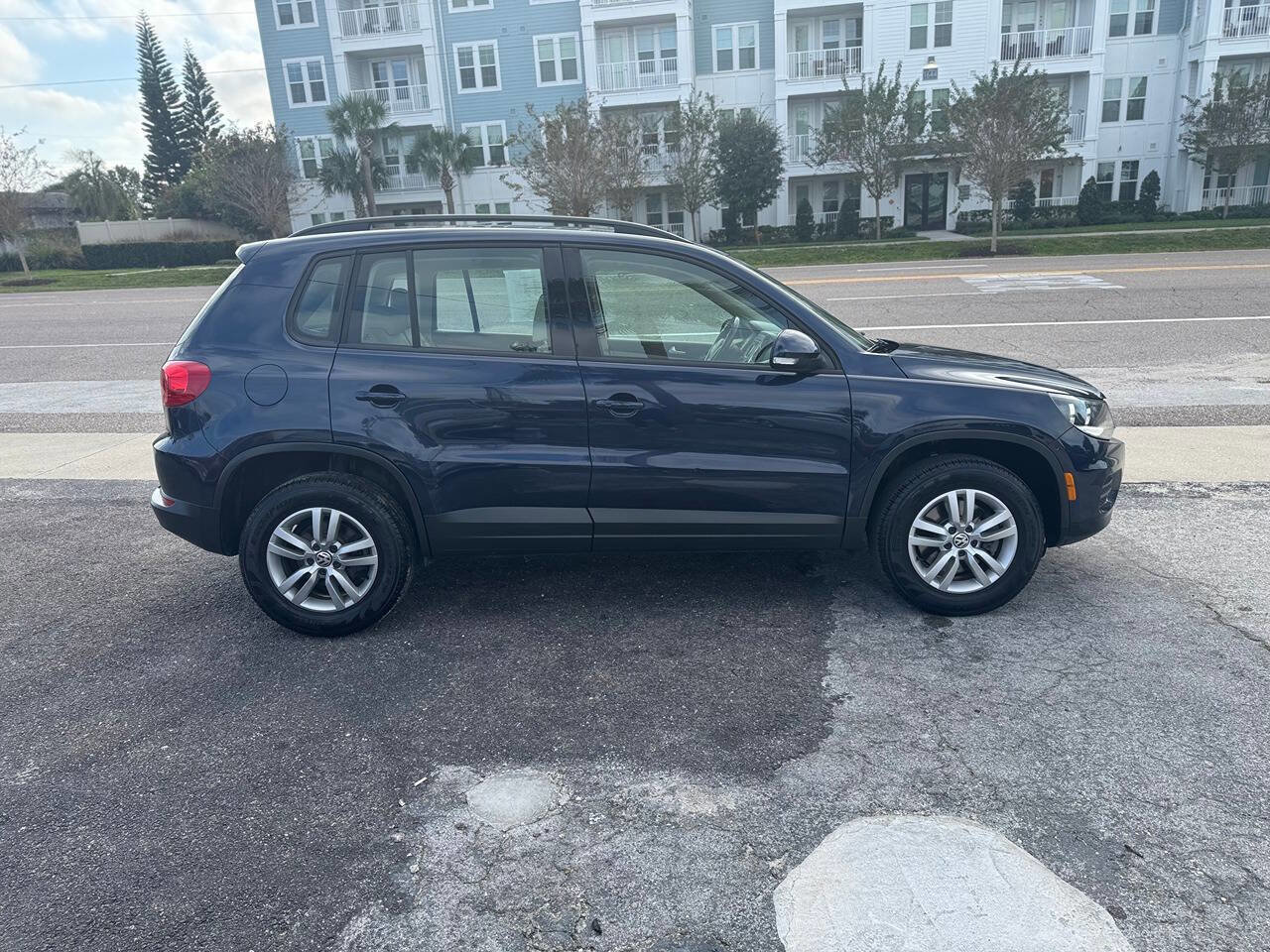 Used 2016 Volkswagen Tiguan S image 9