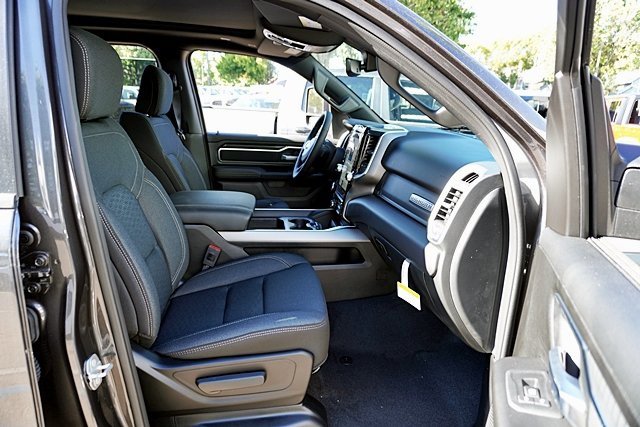 New 2026 RAM 1500 4x4 Crew Cab image 17