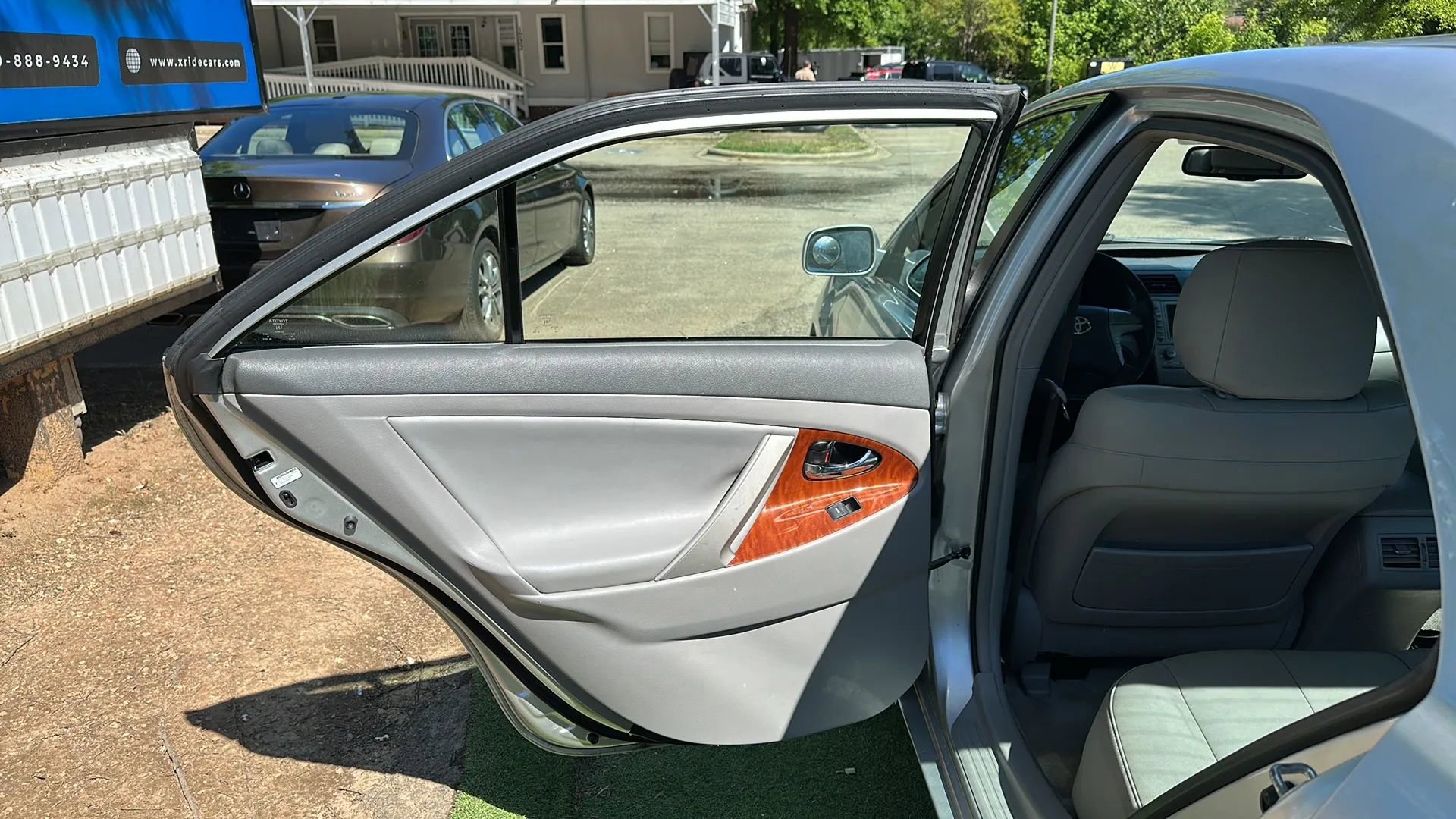 Used 2011 Toyota Camry XLE w/ SE/XLE Extra-Value Pkg FWD image 18