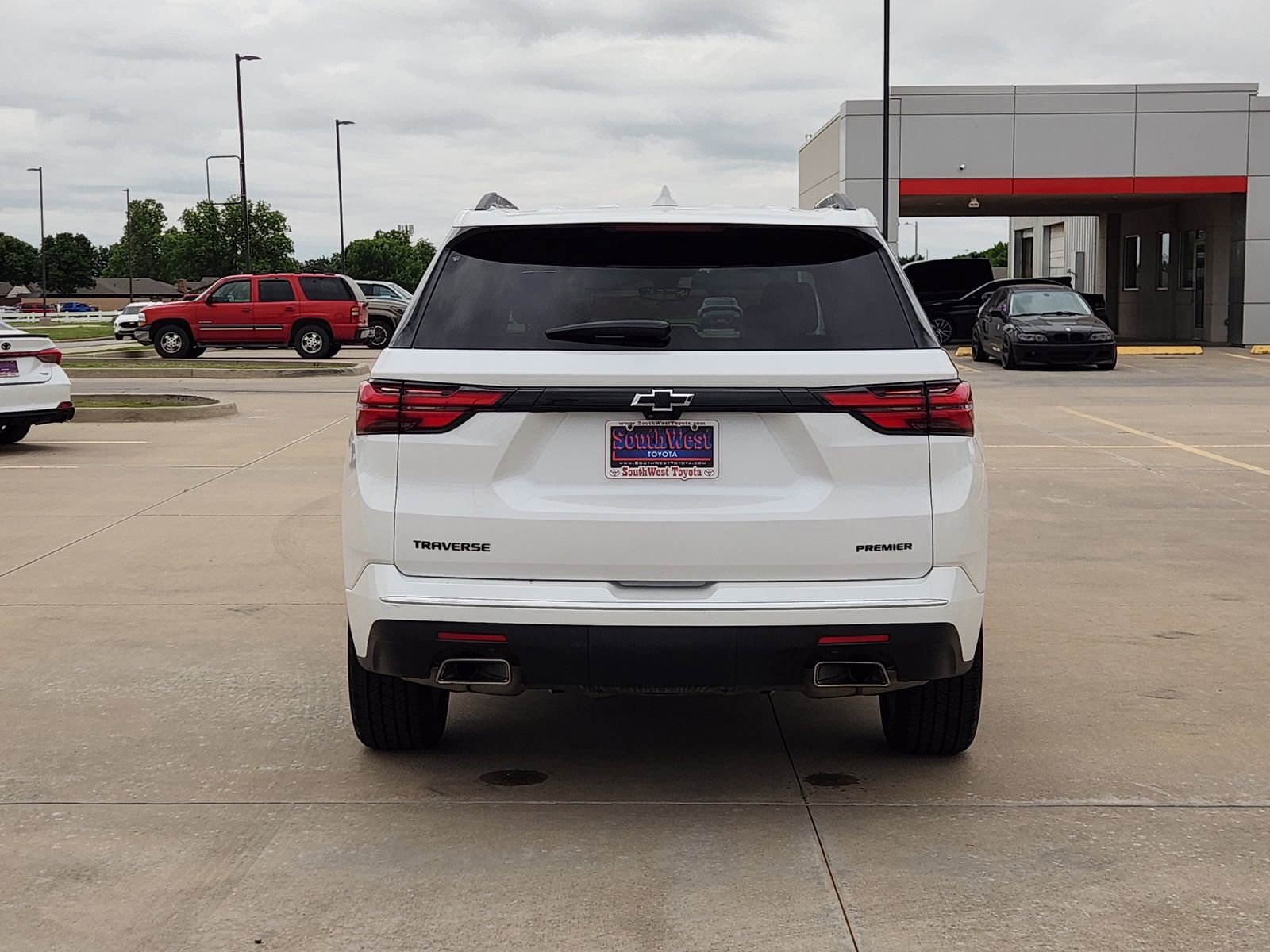 Used 2023 Chevrolet Traverse Premier w/ LPO, Roadside Safety Package FWD image 9