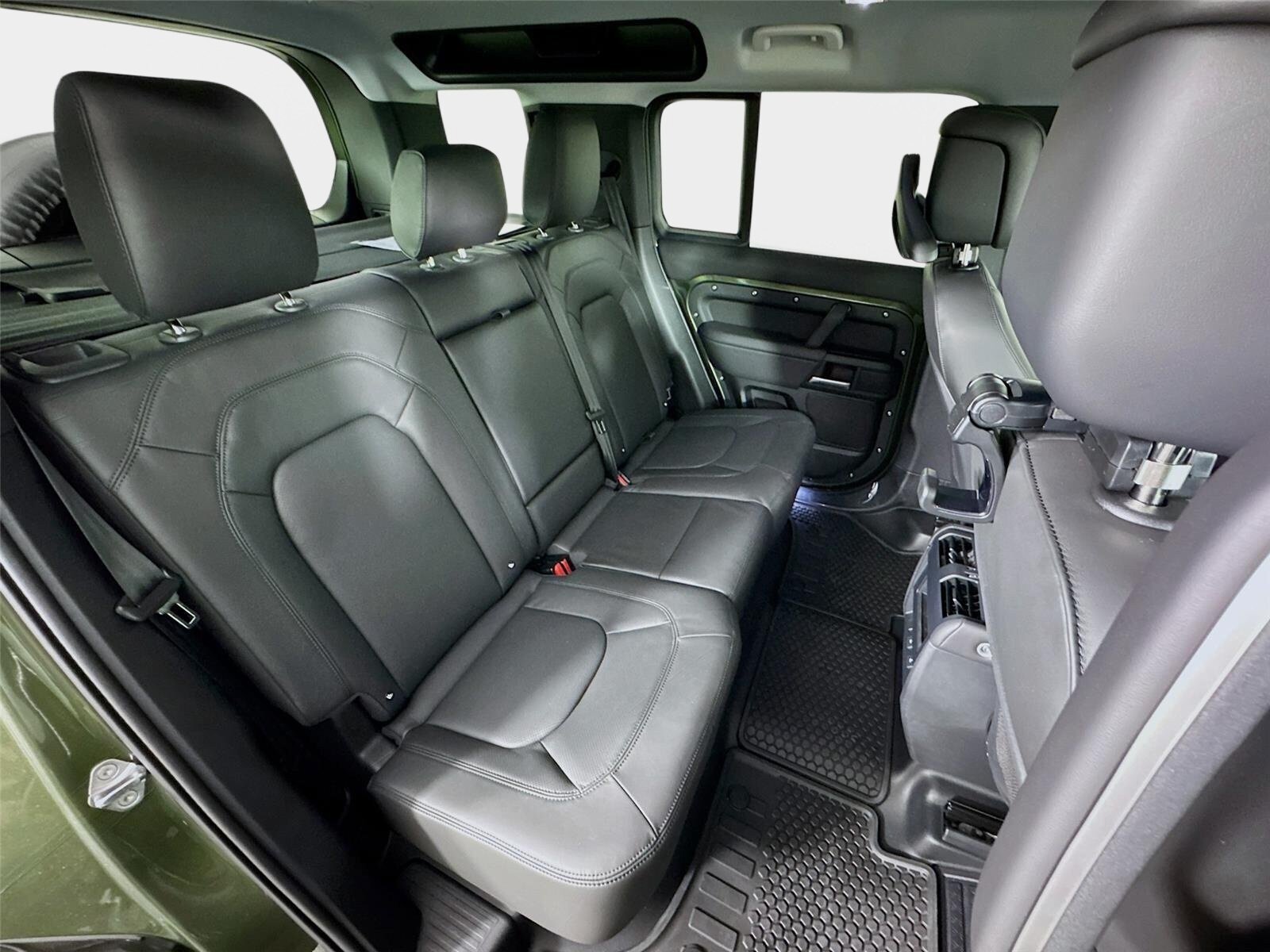New 2026 Land Rover Defender 110 X-Dynamic SE AWD/4WD image 29