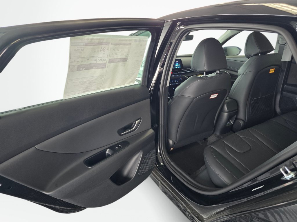 New 2026 Hyundai Elantra Limited FWD image 32