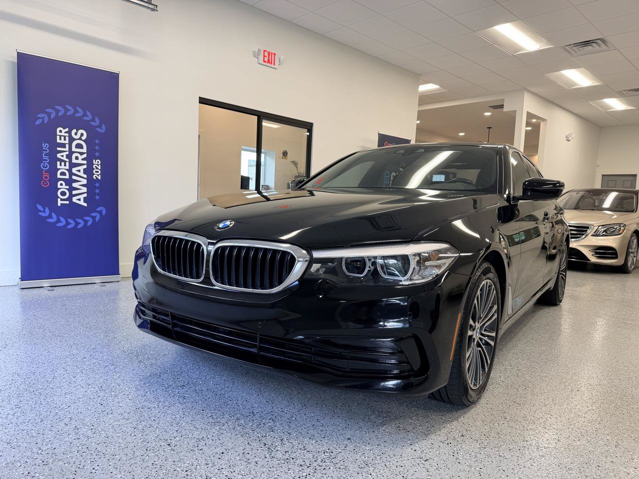 Used 2019 BMW 530i xDrive AWD/4WD image 3