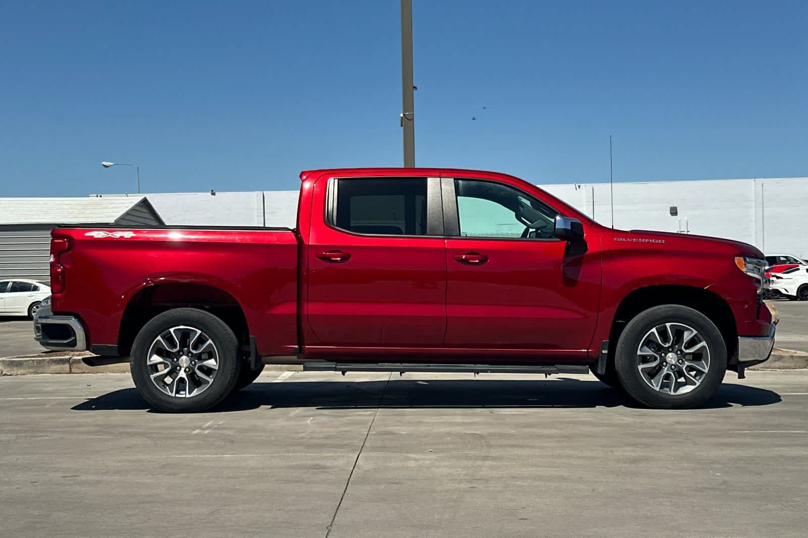 Used 2023 Chevrolet Silverado 1500 LT AWD/4WD image 9