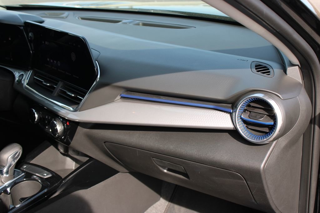 Used 2025 Chevrolet Trax LT image 27