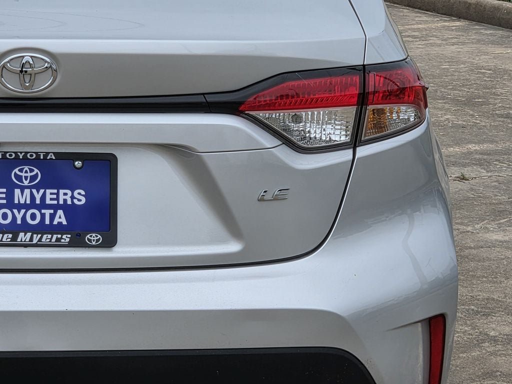 Used 2025 Toyota Corolla LE FWD image 9