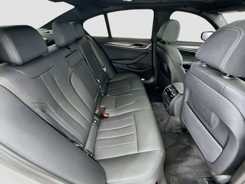 Used 2022 BMW 530i w/ M Sport Package RWD image 21