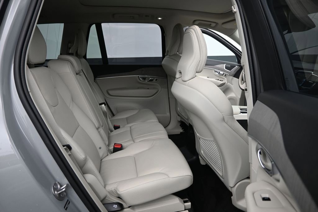 Certified 2025 Volvo XC90 T8 Plus w/ Protection Package Premier AWD/4WD image 17