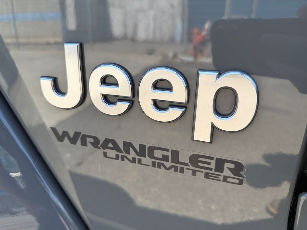 Used 2020 Jeep Wrangler Unlimited Sahara AWD/4WD image 35