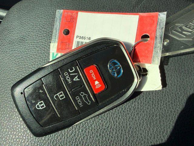 Used 2021 Toyota RAV4 SE w/ Weather & Moonroof Package image 19