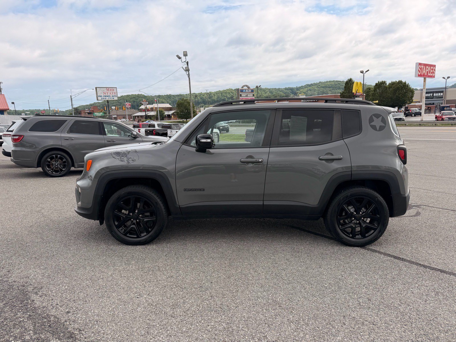 Used 2022 Jeep Renegade Altitude w/ Convenience Group AWD/4WD image 3