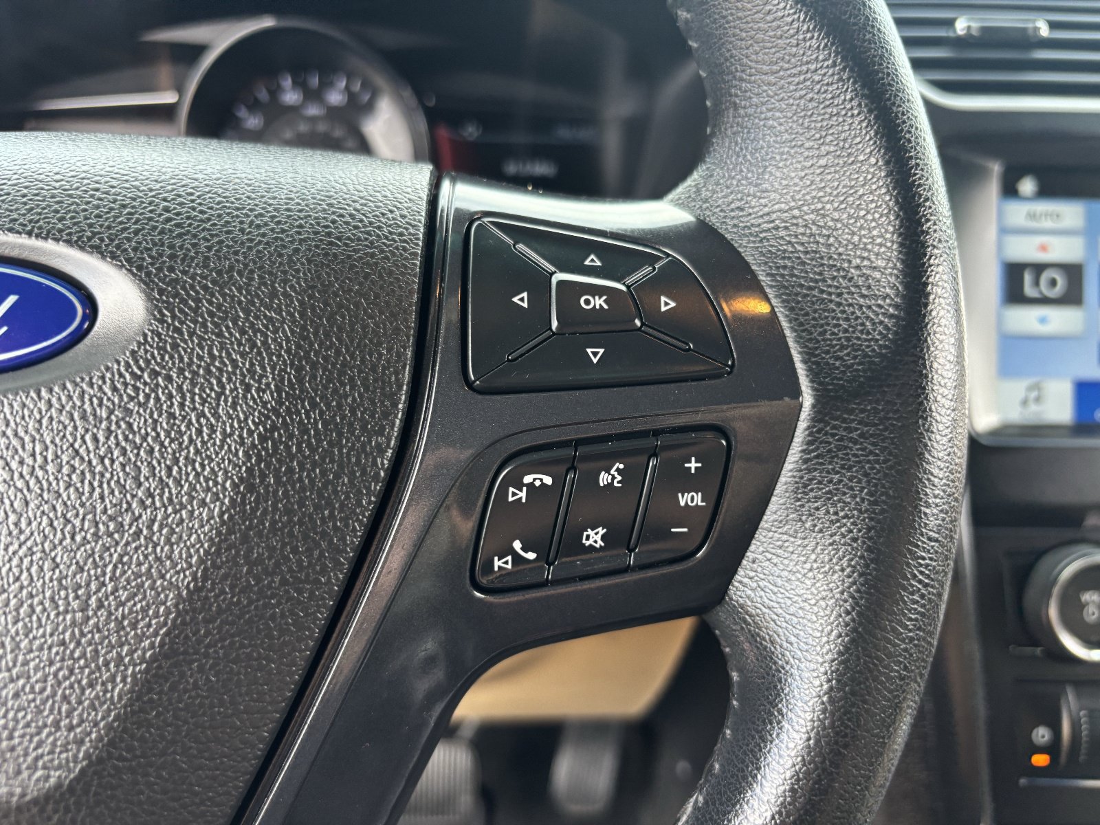 Used 2017 Ford Explorer XLT w/ Equipment Group 201A FWD image 31