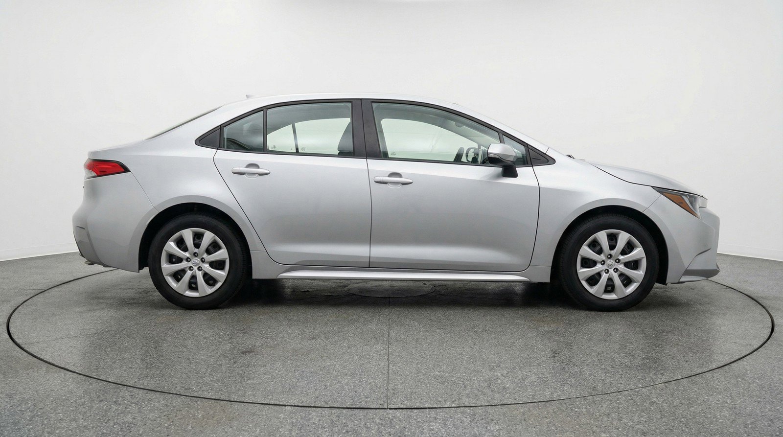 Used 2025 Toyota Corolla LE FWD image 11