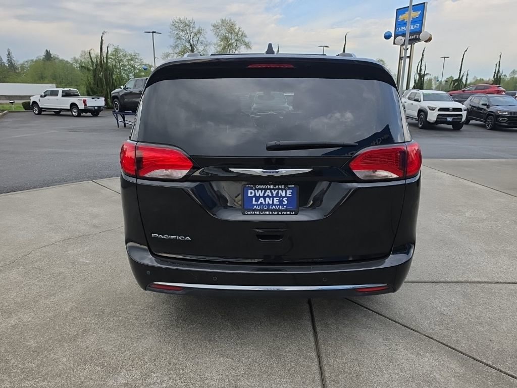 Used 2020 Chrysler Pacifica Touring-L FWD image 5